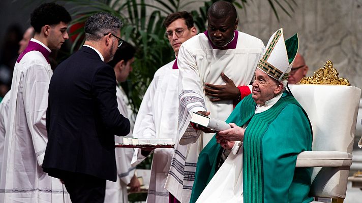 Telediario 2 - El estado del papa Francisco "mejora ligeramente" y no tiene fiebre
