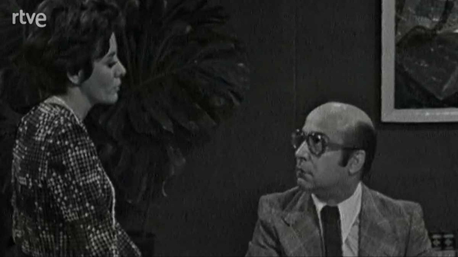 Pili, secretaria ideal - El teléfono - Pili, secretaria ideal | Ver