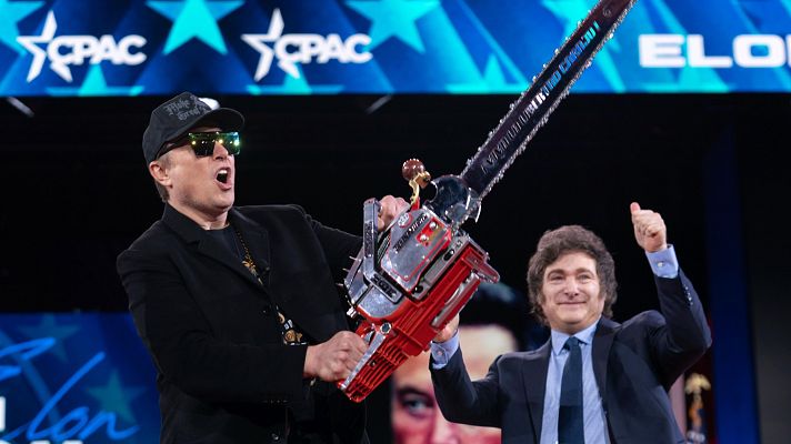 Informativo 24h - Milei regala una motosierra a Musk en una reunión en EE.UU. con líderes de ultraderecha