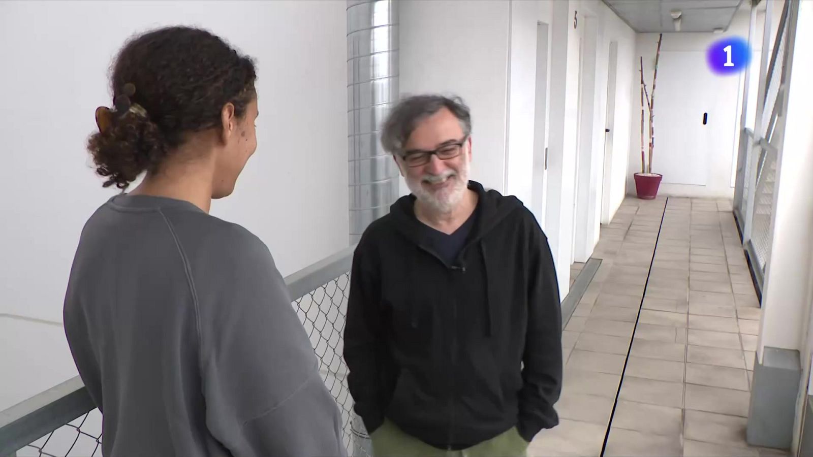 Els habitatges cooperatius contribueixen a la millora del benestar emocional - L'Informatiu | Veure