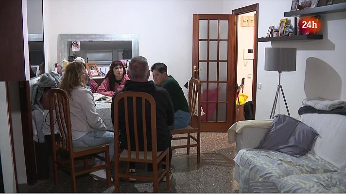 L'Informatiu - Porta a porta lluitant contra la solitud no desitjada