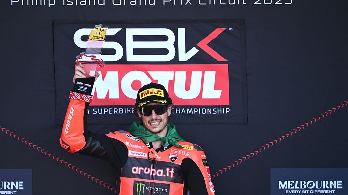 Mundial de Superbike - Bulega no da opción a sus rivales y se va como 'rey' de Phillips Island
