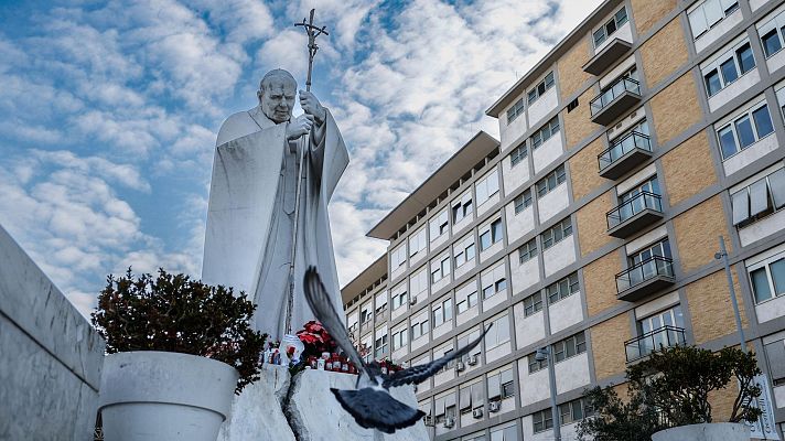El papa asegura que continúa con \"confianza\" su hospitalización - Fin de semana 24h | Ver