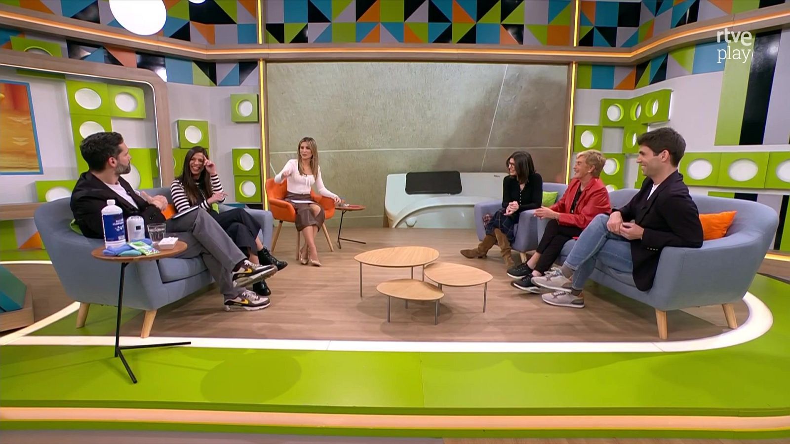 La regla dels 5 segons quan un aliment cau a terra | L'altaveu - L'altaveu | Veure