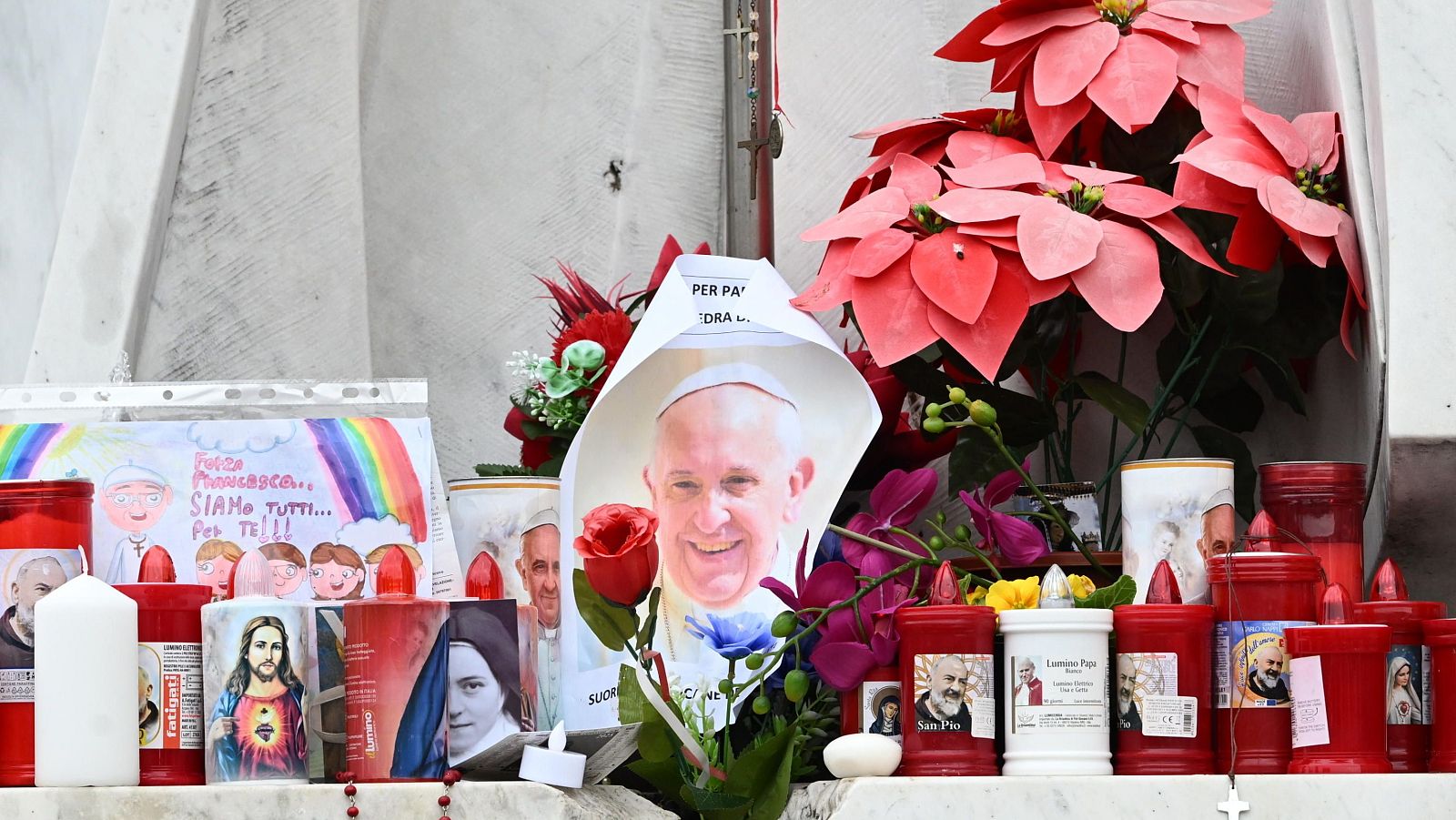 El papa presenta "una leve mejoría"  y su insuficiencia renal "no es preocupante" - Informativo 24h | Ver