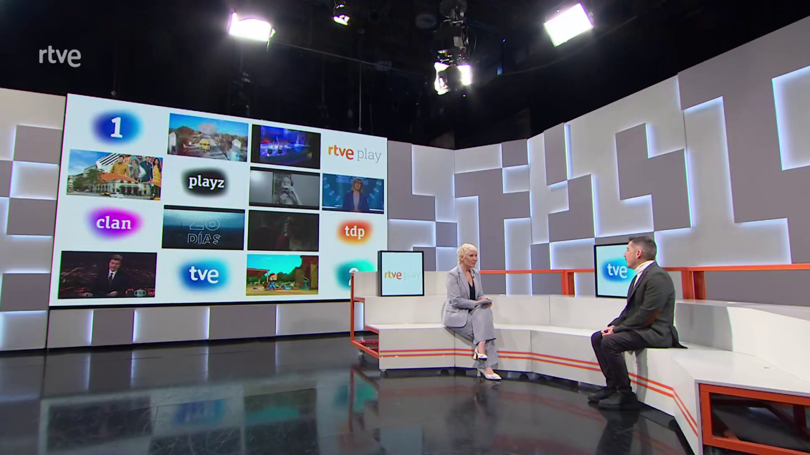 Rosa María Molló, con Sergio Calderón, Director de TVE - RTVE responde | Ver