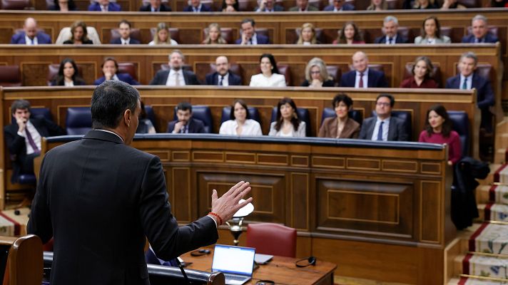 Feijóo acusa a Sánchez de haberse "convertido en el problema de los españoles" y este le pide que "rompa con la ultraderecha"