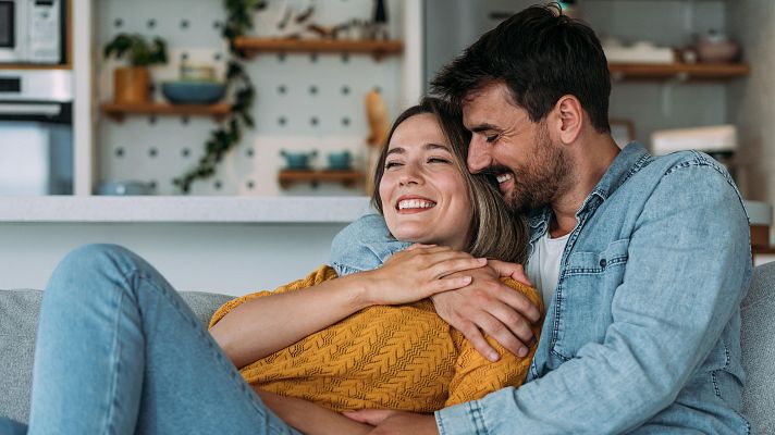 Telediario 1 - España y el sexo: un 77% de los españoles cree que es importante tener relaciones