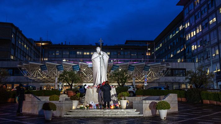 Telediario 2 - El parte médico apunta una evolución positiva del papa Francisco