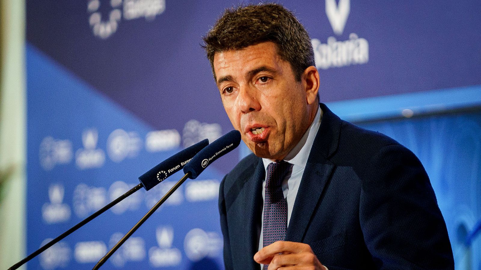 Las versiones de Mazón sobre lo que hizo durante la dana - La hora de La 1 | Ver