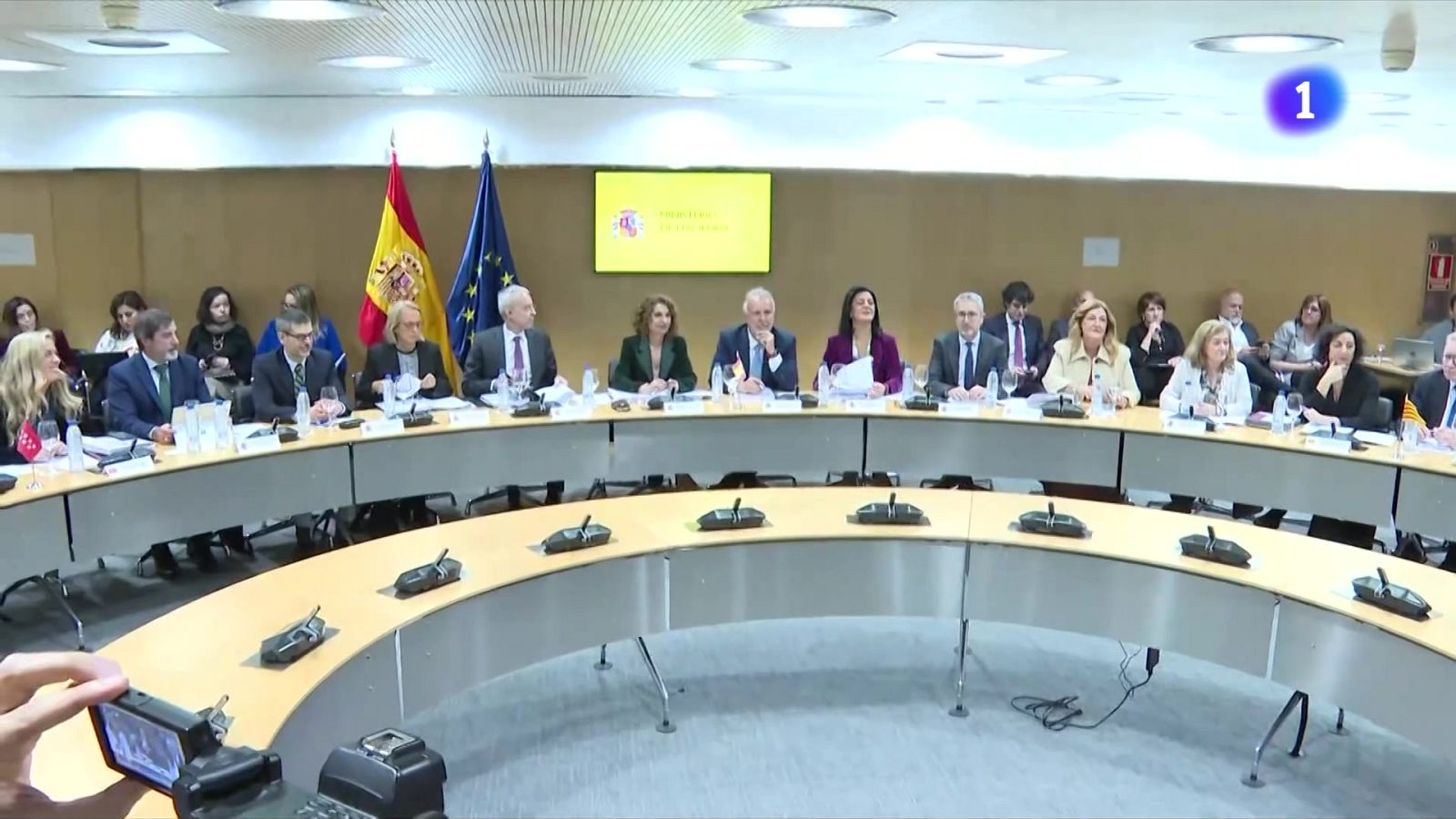 Crítiques creuades per la plantada del PP al Consell de Política Fiscal - L'Informatiu | Veure