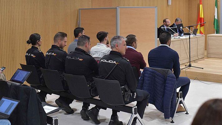 Telediario 1 - Rebajan un año de pena a dos miembros de 'La Manada' por la ley del 'sólo sí es sí'