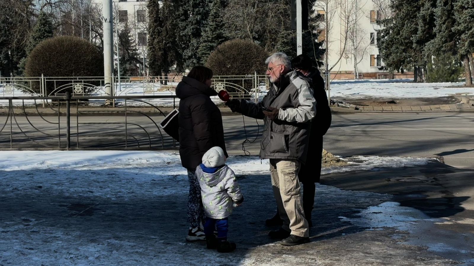 La población ucraniana expresa su indignación tras el tenso encuentro entre Trump y Zelenski - Escuchar ahora