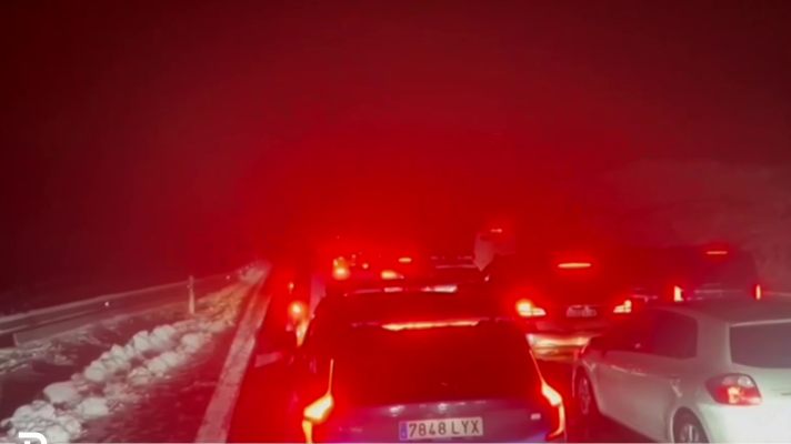 Telediario 1 - Centenares de personas han quedado atrapadas por la nieve en la A2 entre Soria y Guadalajara