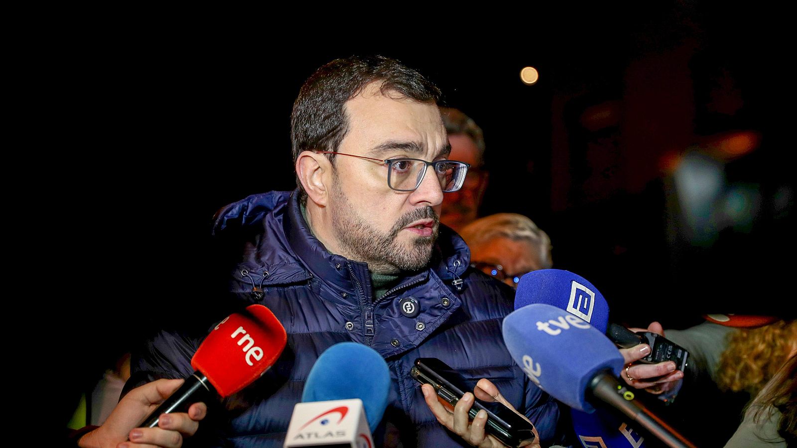 Barbón califica de "milagro" que no haya víctimas mortales en Mieres - La tarde en 24h | Ver