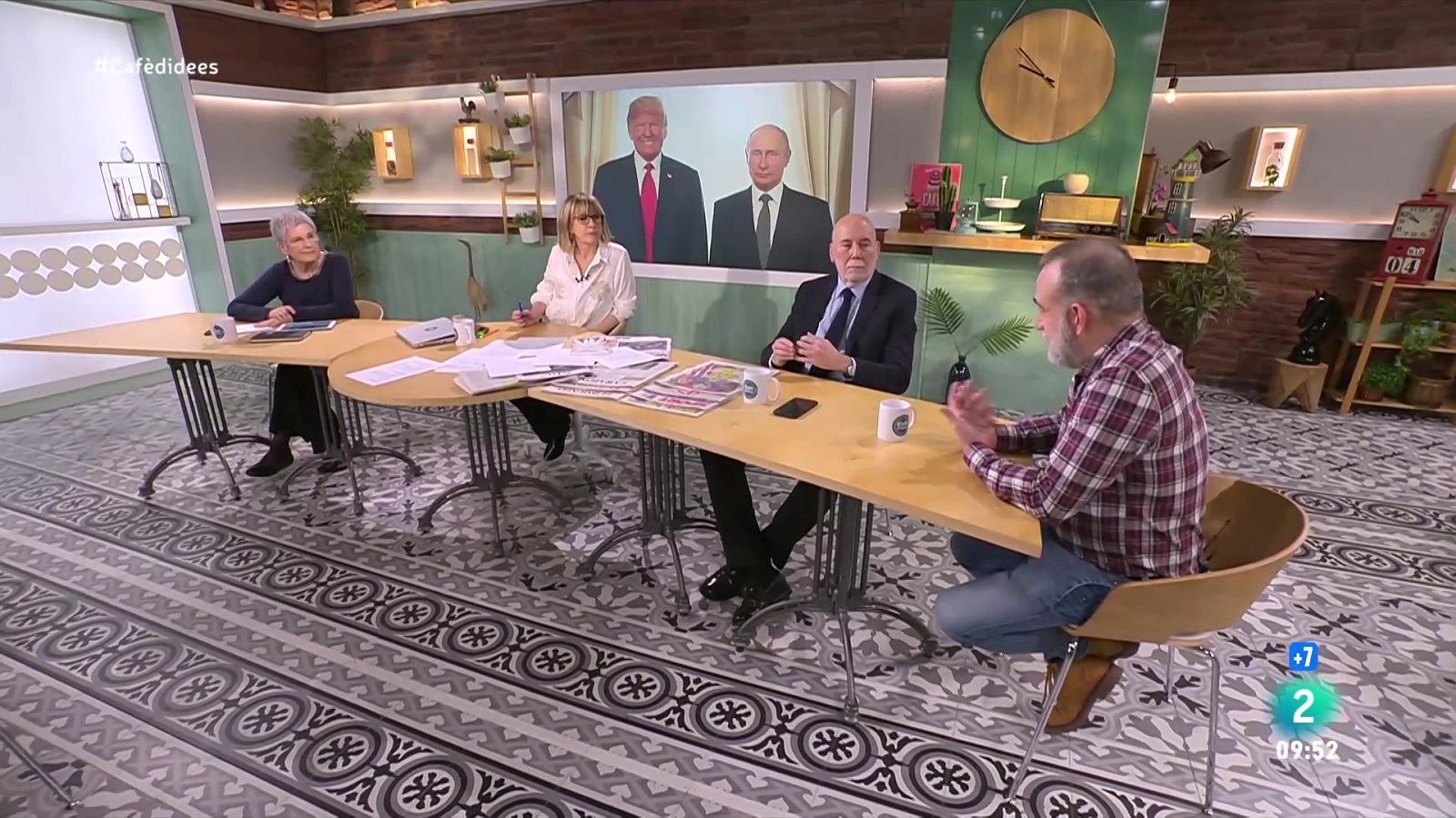 Gemma Nierga entrevista al president de Foment del Treball. Conversem amb l'astronauta. I parlem amb el secretari general de CCOO Catalunya