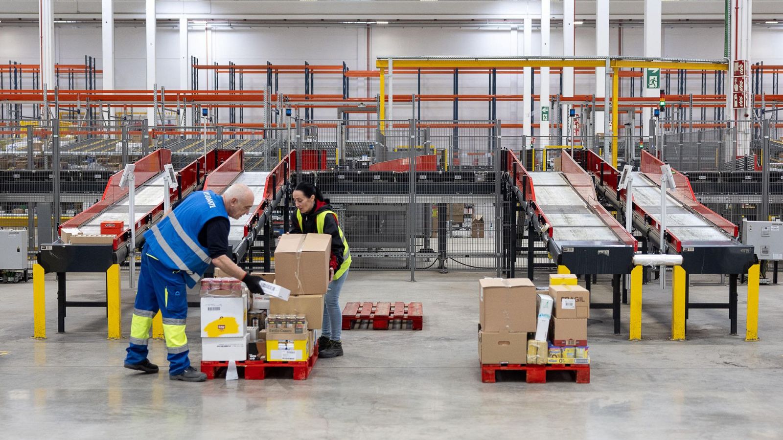 Febrero registra 100.340 empleos y el paro baja en 5.994 personas - Telediario 1 | Ver