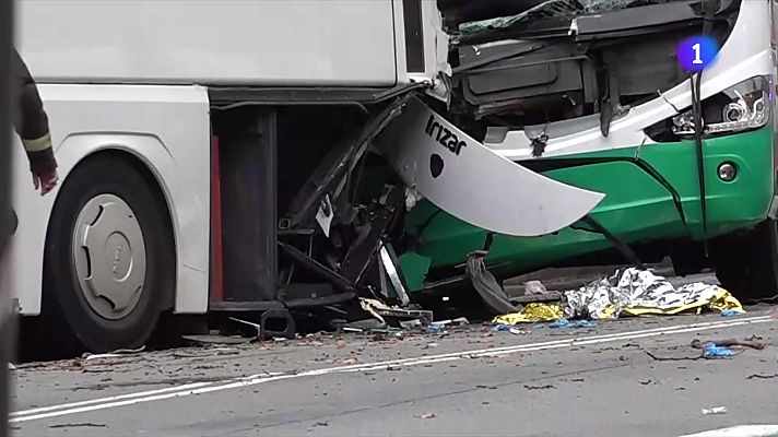 L'Informatiu - 4 persones continuen en estat crític per l'accident d'autocars de la Diagonal