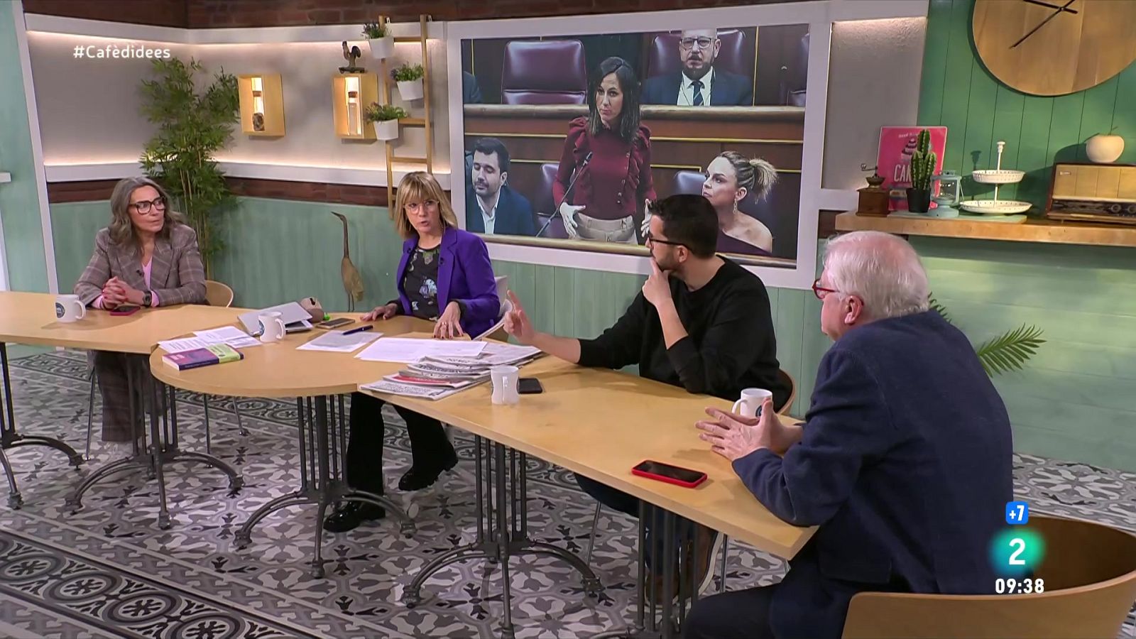 Gemma Nierga entrevista el portaveu de Podem. El cantant presenta el llibre 'Títere con cabeza'. I parlem del pacte PSOE-Junts