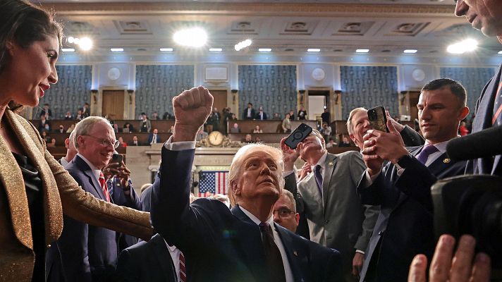 Trump presume de sus controvertidas medidas ante el Congreso