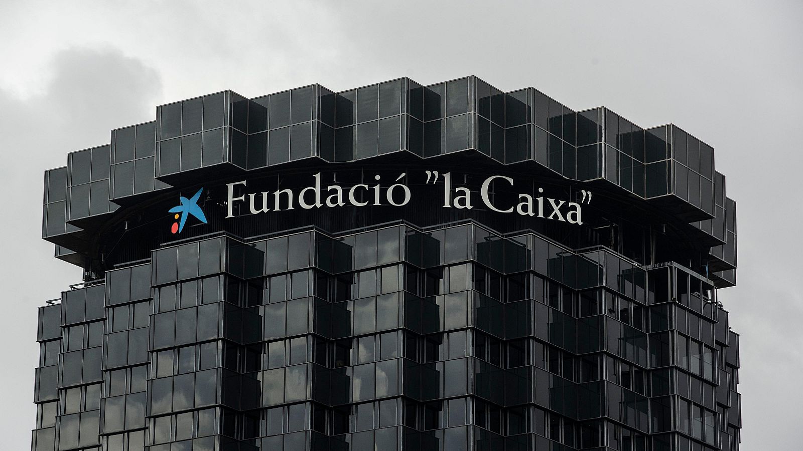 El grupo La Caixa regresa a Cataluña siete años y medio después de su salida en medio del 'procés' - Telediario 2 | Ver