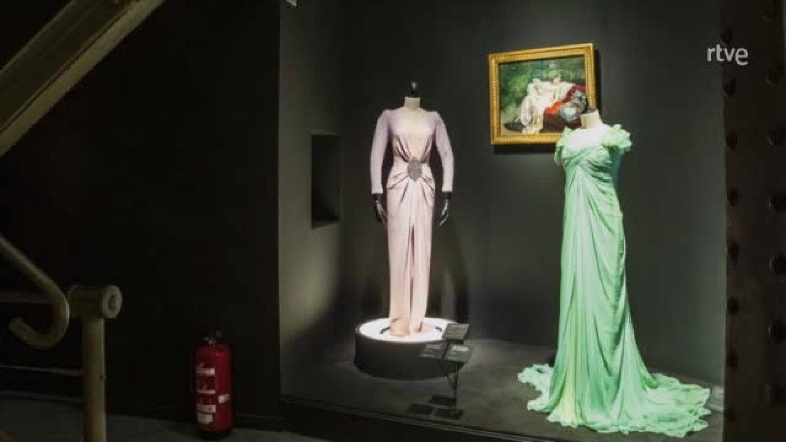 Visita Guiada por la exposición retrospectiva de Lorenzo Caprile - Maestros de la costura Celebrity | Ver