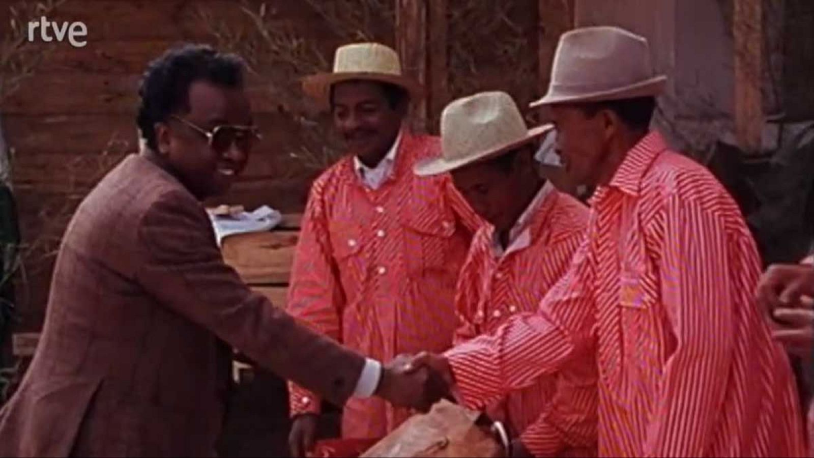 En la misma orilla - Famadihana - En la misma orilla | Ver