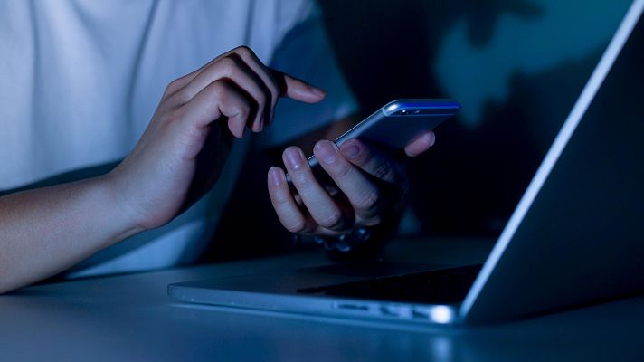 Violencia de género digital: amenazar o acosar mediante dispositivos electrónicos