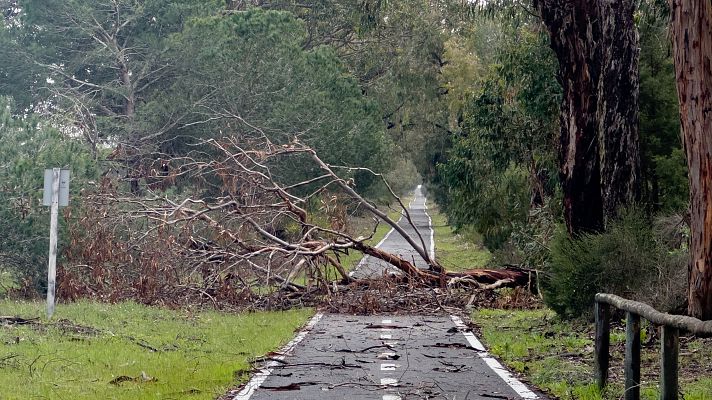 La borrasca Jana deja 16 comunidades en aviso y numerosas incidencias
