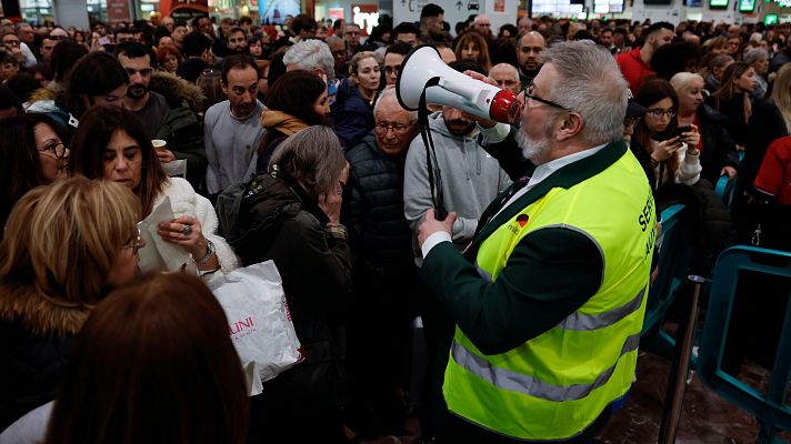 Telediario Fin de Semana - Nueva jornada de incidencias para los usuarios de trenes en Cataluña