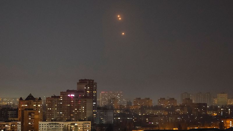 Zelenski reitera el compromiso de Ucrania en la negociación con EEUU - Escuchar ahora