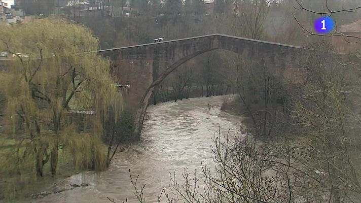 L'Informatiu - Crescuda dels rius a Barcelona i Girona per pluges de fins a 70 l