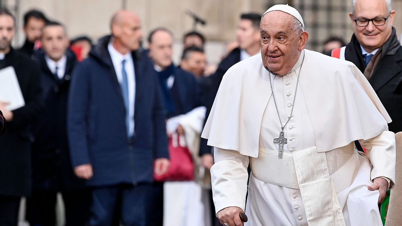 El papa ha descansado bien y sigue con las terapias prescritas - Informativo 24h | Ver