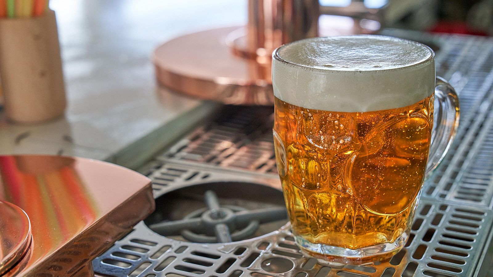 La cerveza sin alcohol gana terreno en España - Telediario 1 | Ver