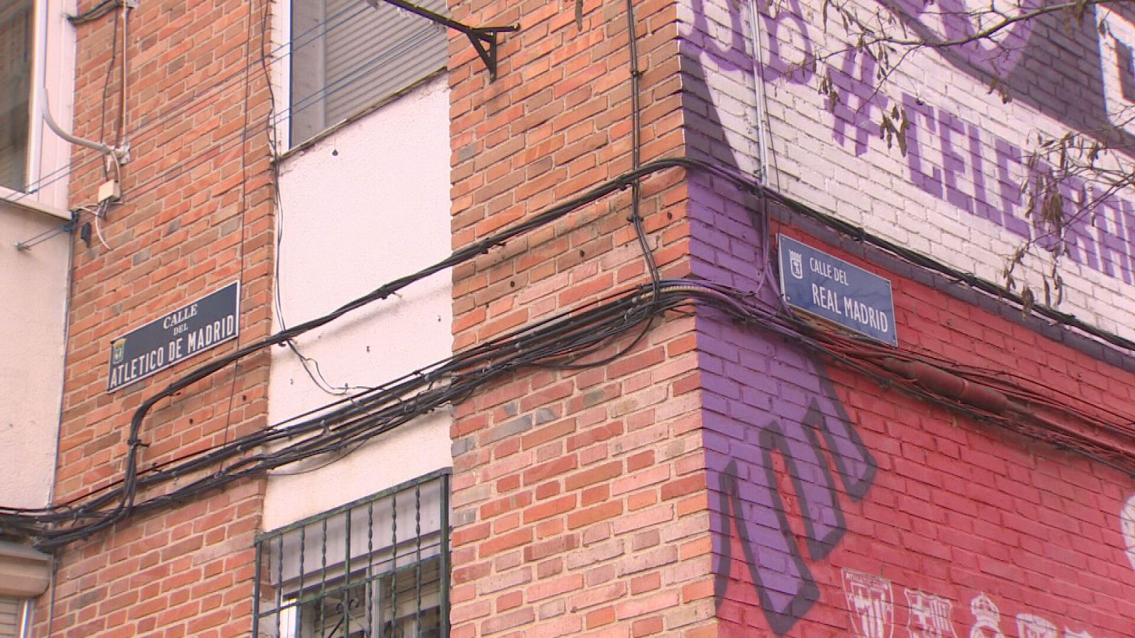 El Atlético-Real Madrid se juega en una calle de Carabanchel - Fútbol | Ver