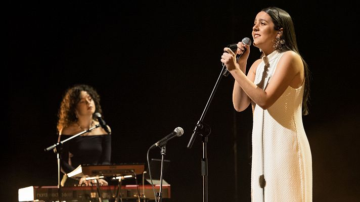 Telediario 1 - La cantante Valeria Castro expone sus reflexiones en su nuevo álbum: 'El cuerpo después de todo'