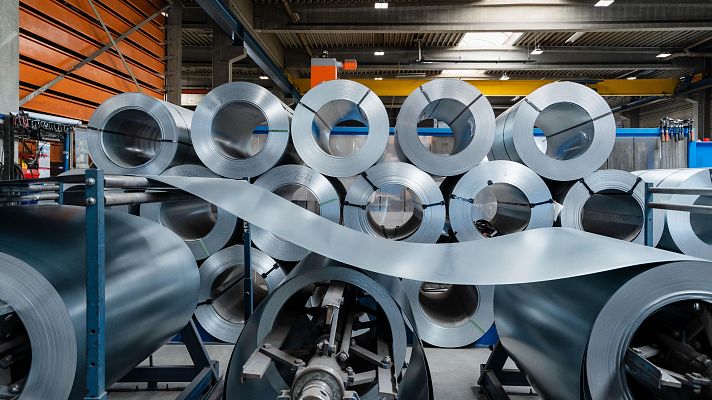 Telediario 1 - Estados Unidos impone aranceles del 25% a importaciones de aluminio y acero: así puede afectar a empresas españolas