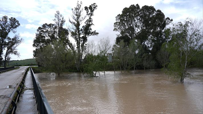 Telediario 1 - Desalojan a 200 personas en Jerez de la Frontera por la crecida del río Guadalete