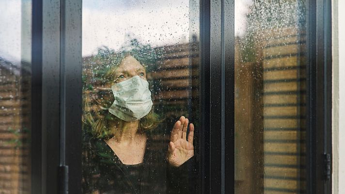 Telediario 2 - La factura que dejó la pandemia del covid-19: duelo y miedo a enfermedades o al contagio