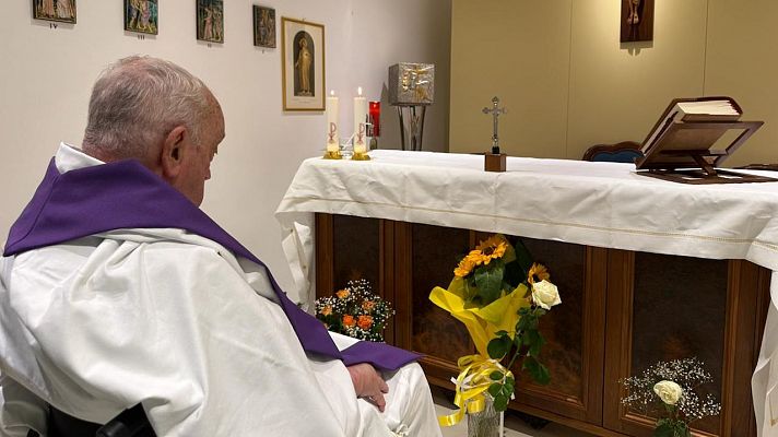 El Vaticano comparte la primera foto del papa tras un mes hospitalizado