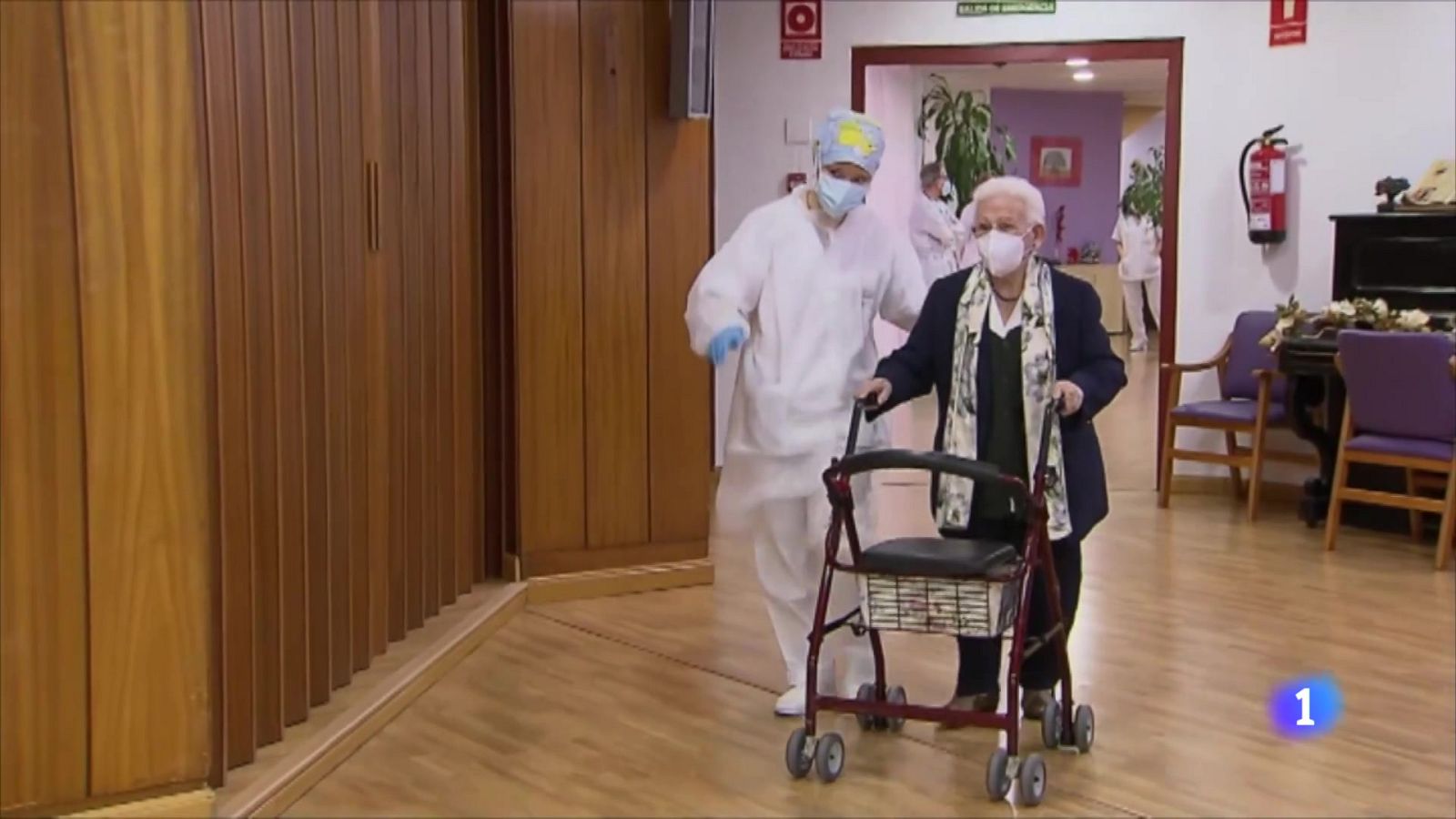 Araceli, primera persona vacunada de COVID-19 en España | Ver