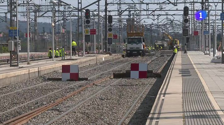 L'Informatiu - Aglomeracions, retards i cancel.lacions a Rodalies