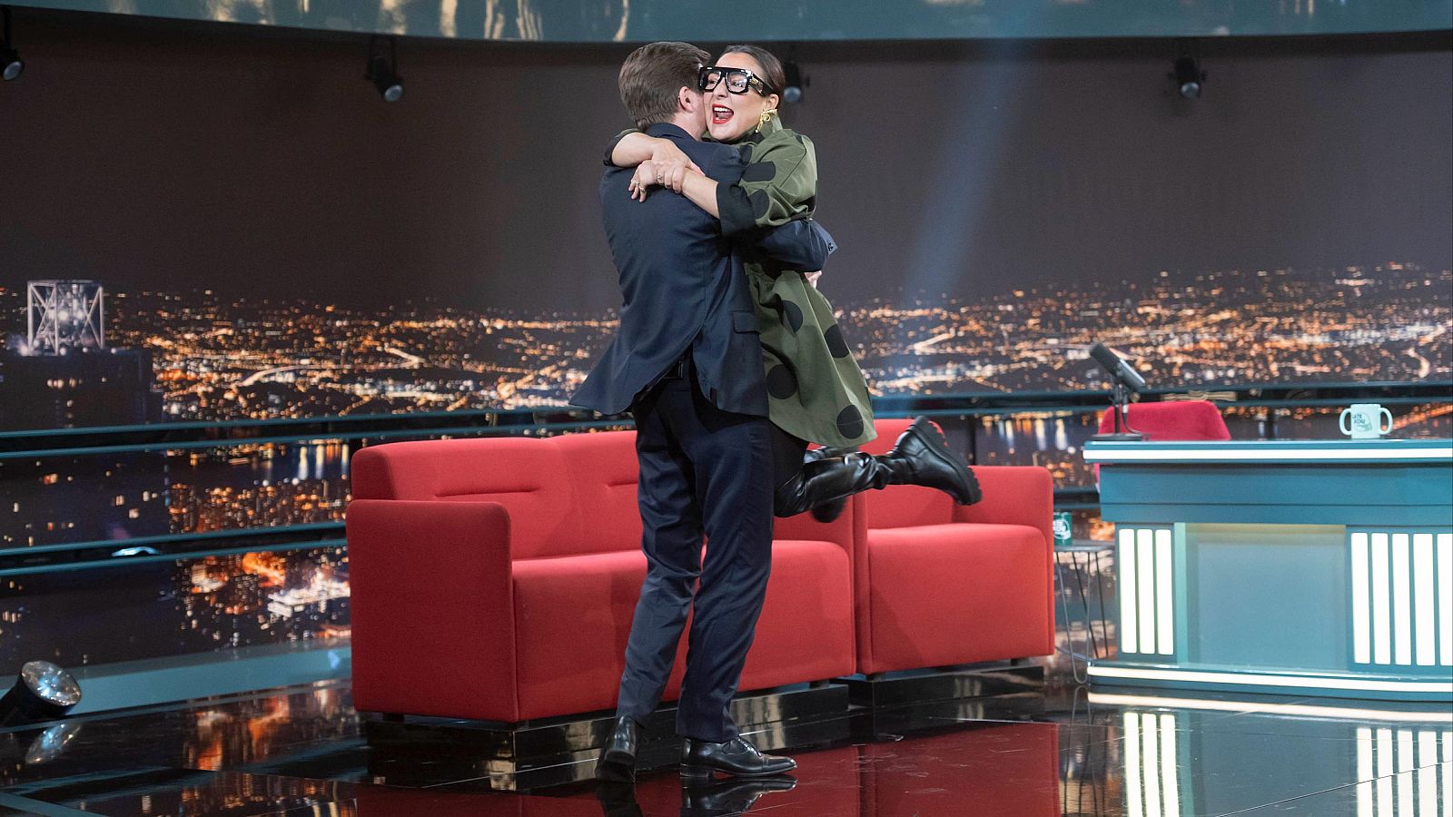 Candela Peña y las cosillas de envejecer - VER AHORA - Late Xou con Marc Giró | Ver