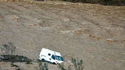 Las intensas lluvias dejan dos desaparecidos en Sevilla y ros desbordados - Informativo 24h | Ver
