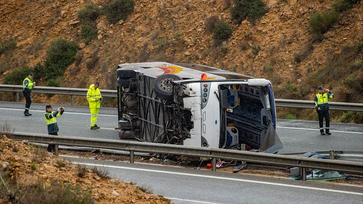 Informativo 24h - Vuelca un autobús del Imserso en la A-7, en Murcia
