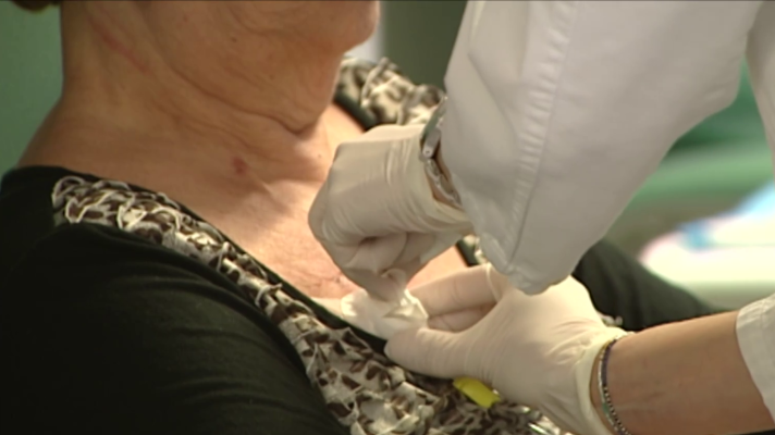 Telediario 1 - Oncólogos denuncian que el sector privado dificulta recetar fármacos de última generación