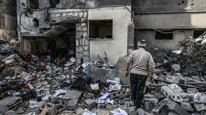 Telediario 2 - Israel rompe el alto el fuego con más de 400 muertes en Gaza y advierte: "Es solo el principio"