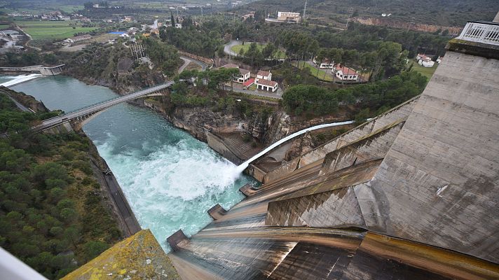 Telediario 2 - La energía eólica y la hidráulica abaratan la generación de electricidad
