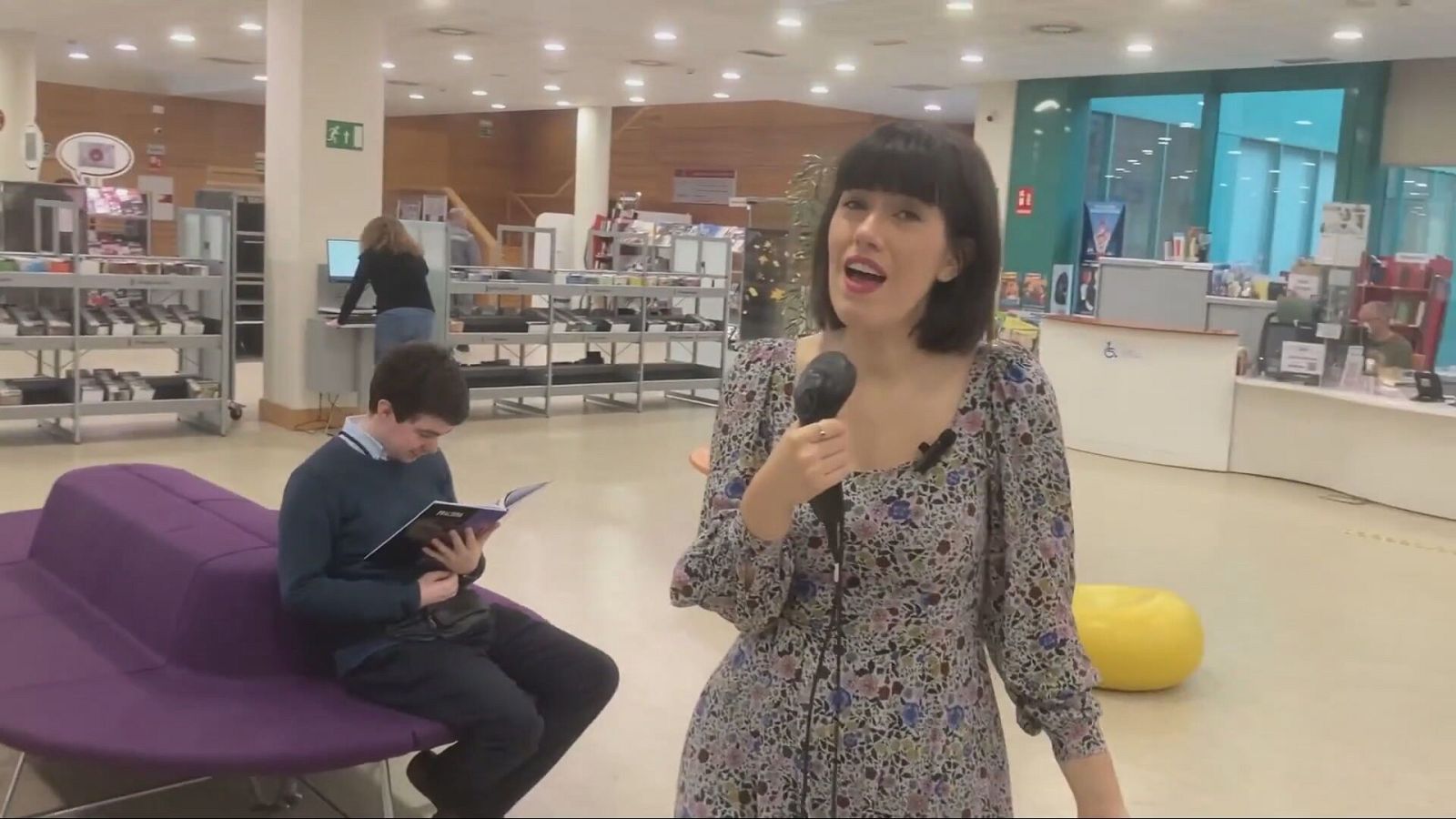 Una biblioteca cántabra versiona a Amaia para fomentar la lectura - La tarde en 24h | Ver