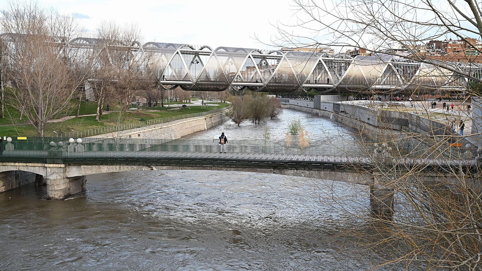 Las autoridades piden precaución en el entorno del Manzanares por el riesgo de desbordamiento - La hora de La 1 | Ver
